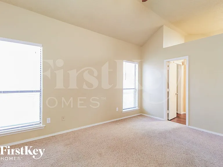 705 Running Creek Dr — Photo 8