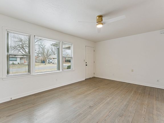 3rd image of 1812 Oxford Way