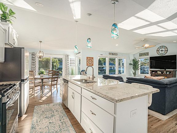 5th image of 51056 Sail Bay Ct