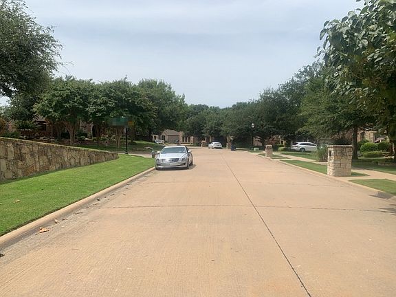 5th image of 1912 Surrey Ln