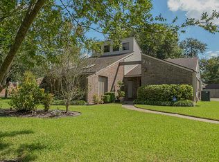 215 Pin Oak Dr, Baytown, TX 77520