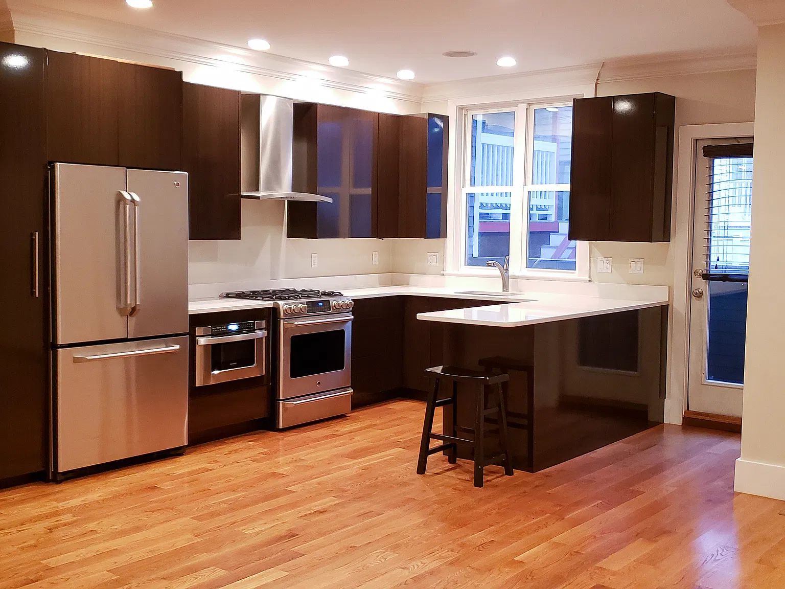 2 bed, 1117 sqft, $4,200 — Photo 1