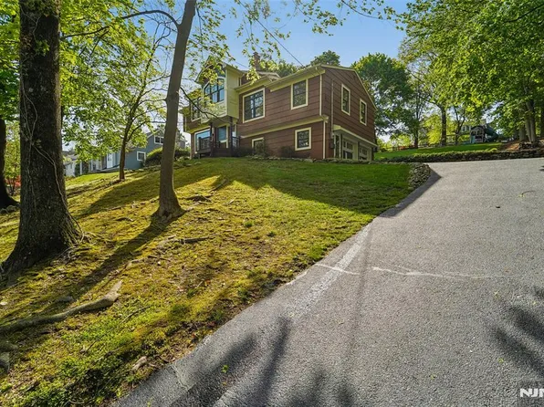 95 Knollton Rd, Allendale, NJ 07401