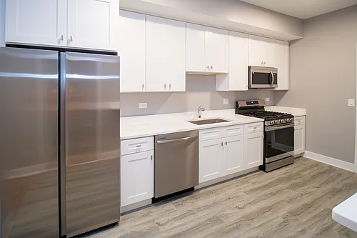 5310-12 S Harper Ave #2S Photo 1
