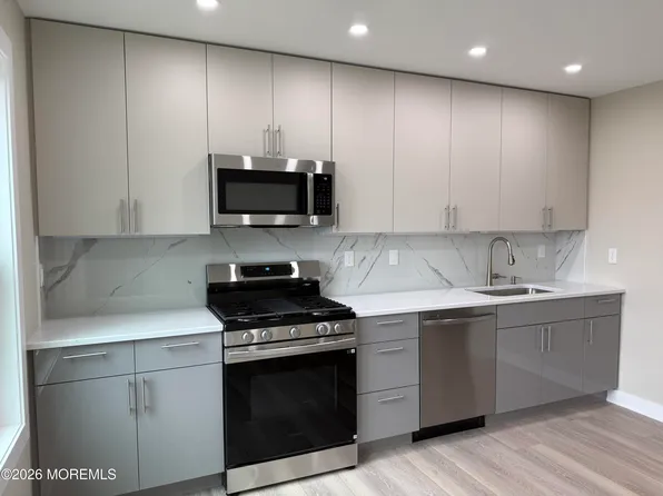 4 Beachway Ave #9, Keansburg, NJ 07734