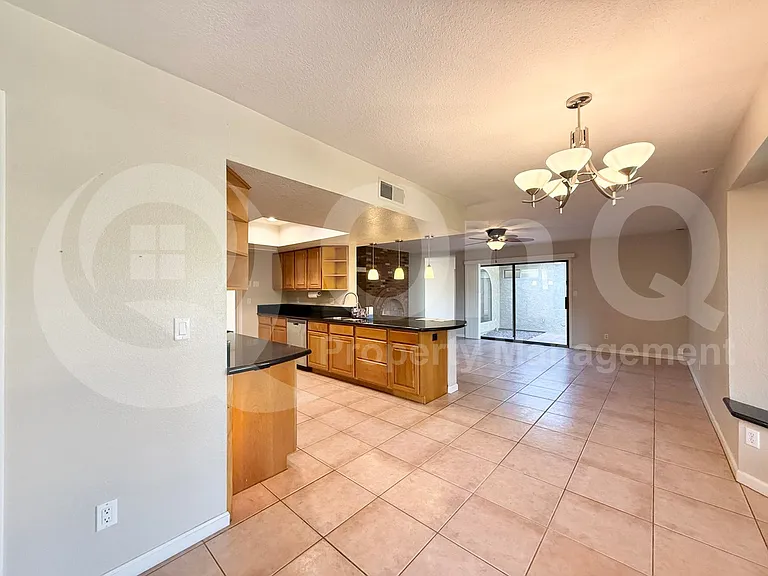 1915 E Buena Vista Dr — Photo 11