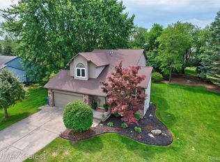 220 E Rolston Rd, Linden, MI 48451