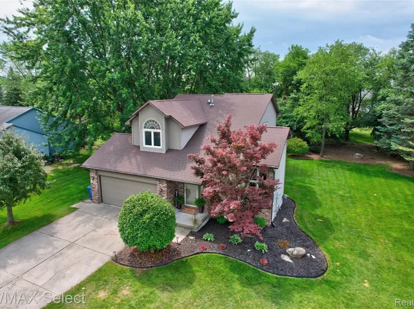 220 E Rolston Rd, Linden, MI 48451