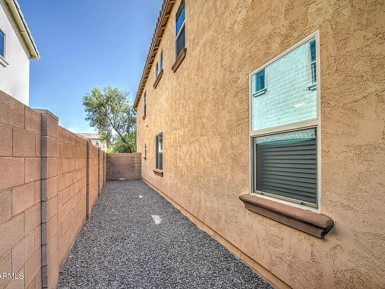 3114 E Franklin Ave — Photo 48