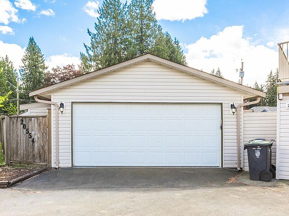 4th image of 20554 43a Ave
