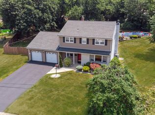 14 Warren Ct, Old Bridge, NJ 08857