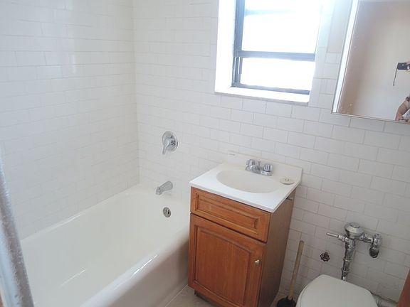 5th image of 2146 29th St APT D3