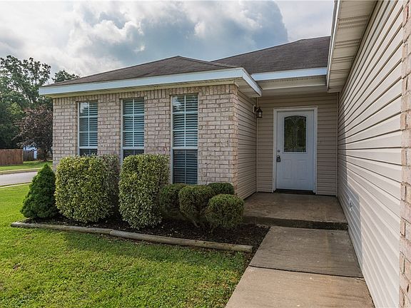 3rd image of 1504 Crescent Ln