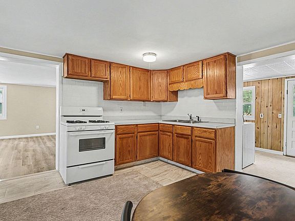 4th image of 1118 Willis Ave