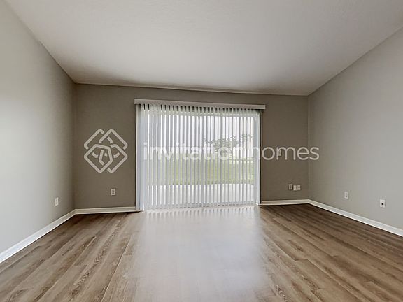 4th image of 1895 Laredo Dr