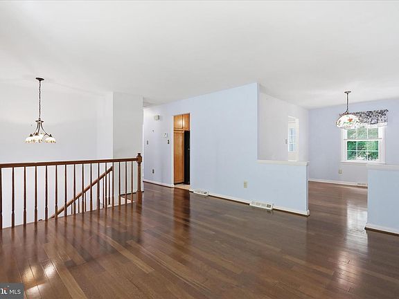 5th image of 17813 Greentree Ter