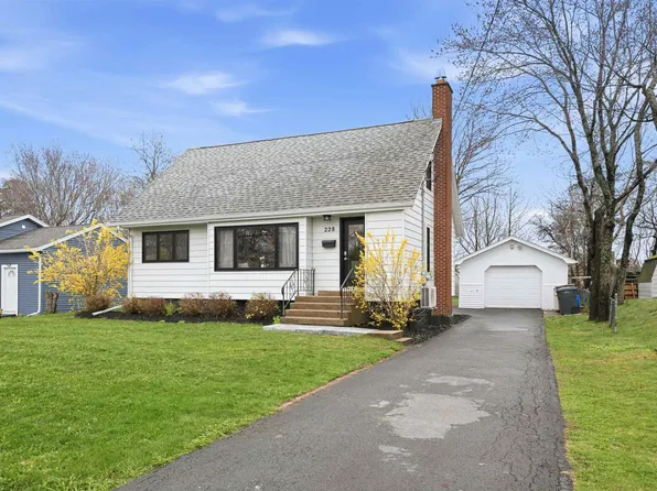 228 Melrose Ave, Halifax, NS B3N 2E7