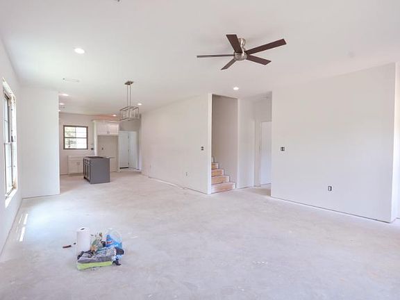 2nd image of 138 Northgate Cir