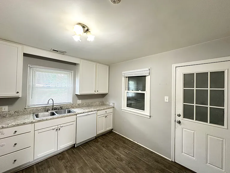1160 S Riverview Dr — Photo 5