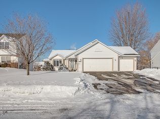 1961 Groveland Way, Shakopee, MN 55379