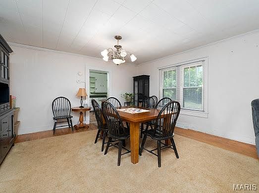 4th image of 402 Fort St