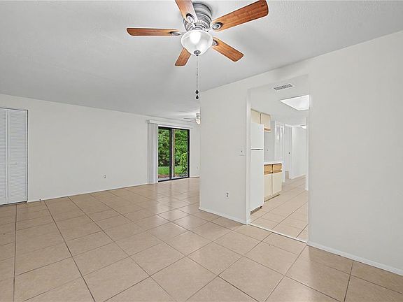 4th image of 123 LOBLOLLY COURT #A