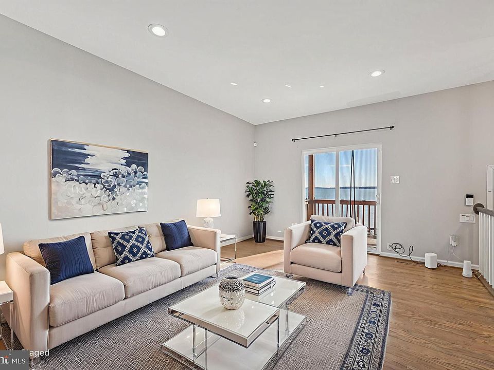 1st image of 120 Villa Capri Cir