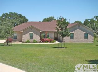 1252 Hillside Oaks Dr, La Vernia, TX 78121