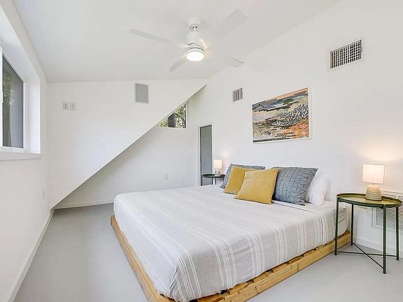 4th image of 1808 Forest Hill Dr #B