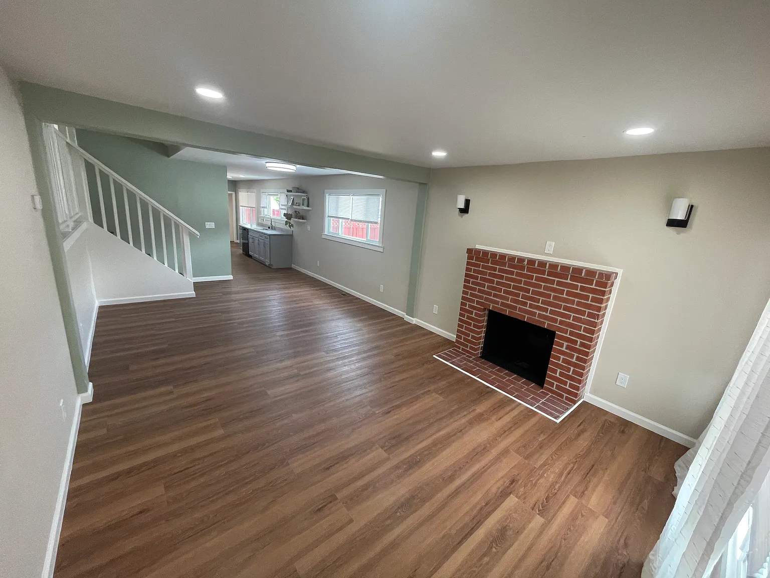3 bed, 1700 sqft, $4,495 — Photo 4