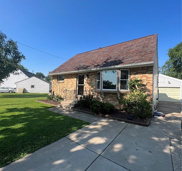 1st image of 4 Stewart Dr