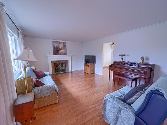 3rd image of 1673 Riverbirch Dr