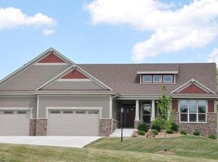 10250 S Camden Ct, Oak Creek, WI 53154
