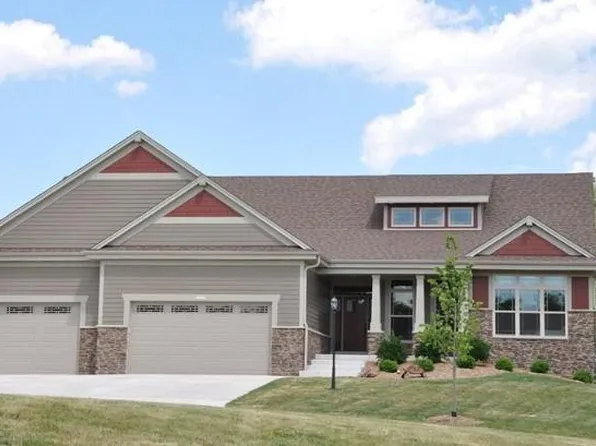 10250 S Camden Ct, Oak Creek, WI 53154