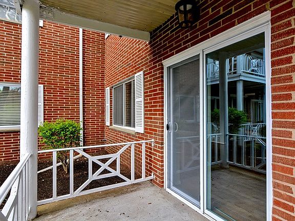 5th image of 39 Bayberry Dr APT 1