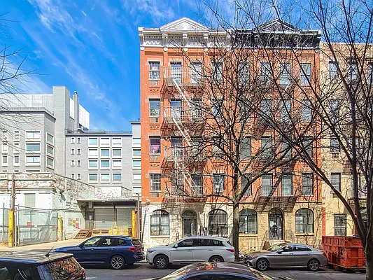 Rented by Safdie Realty Group | media 12