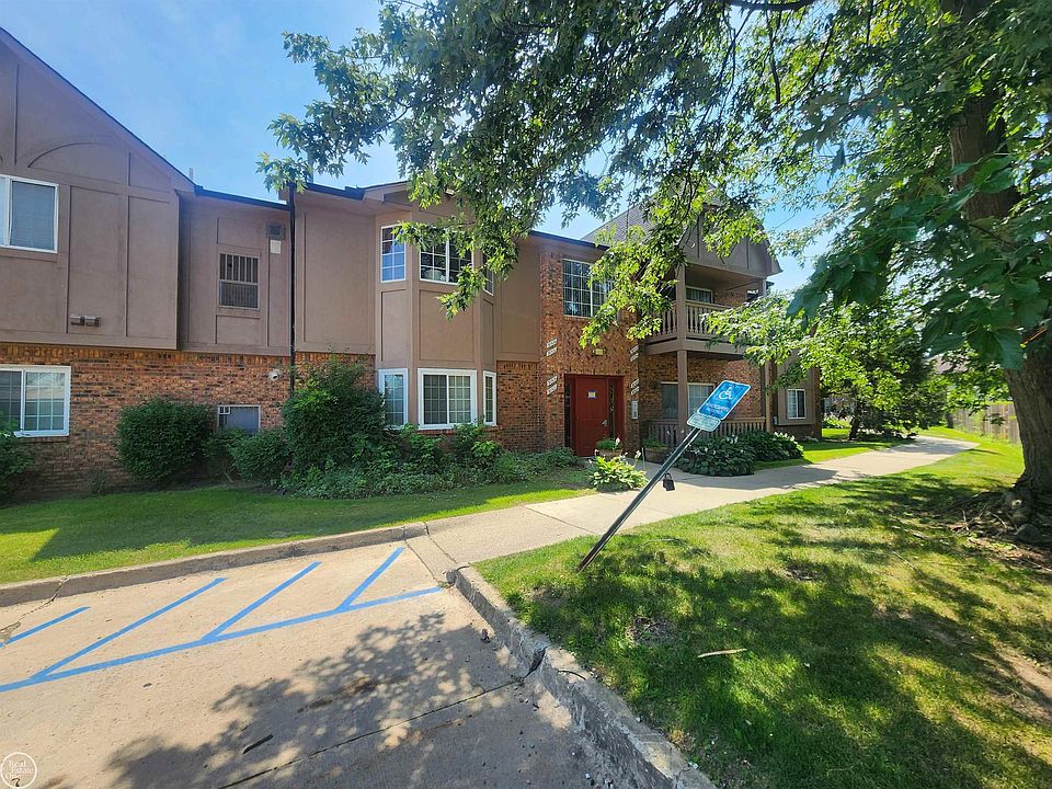 1st image of 30522 Oakridge Manor Dr