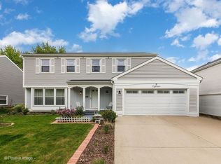 18 Montebello Dr, Vernon Hills, IL 60061