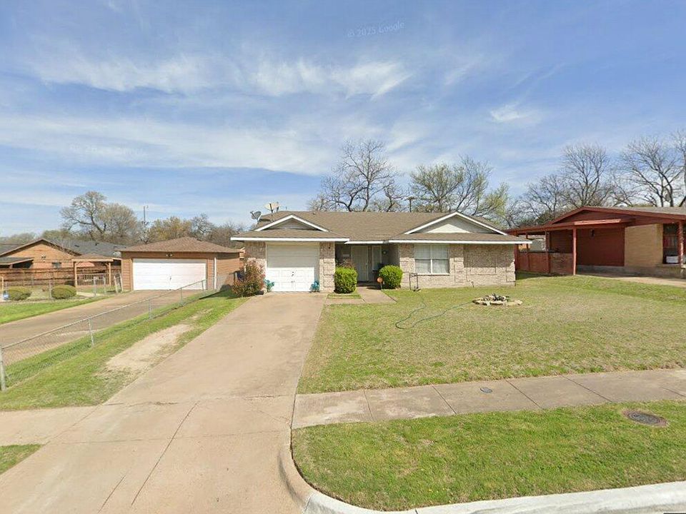 1st image of 1111 Waweenoc Ave