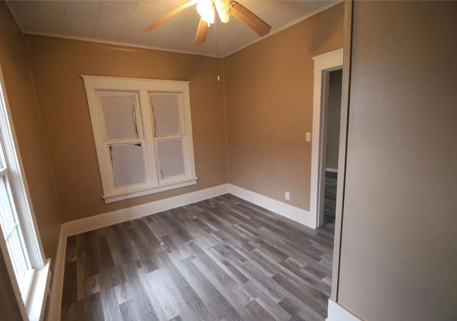 212 W Central Miami, OK — Photo 3