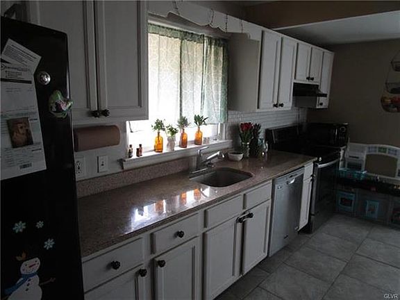 2nd image of 9340 Newtown Rd