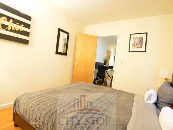 4th image of 349 Amsterdam Ave APT 2N