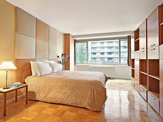 Sold by Sotheby's International Realty | media 6