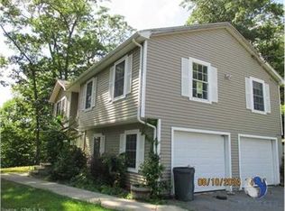 25 Ferry View Dr, Gales Ferry, CT 06335