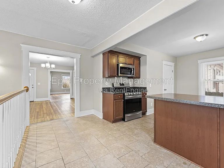 2508 W Jefferson Ave — Photo 3