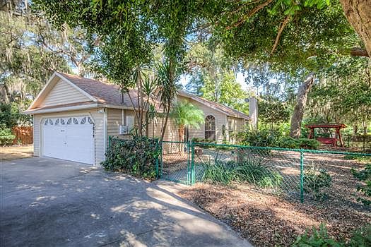 2nd image of 3839 Vine Ln