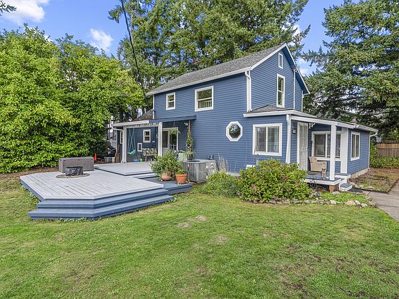 3rd image of 609 NE 104th Ave