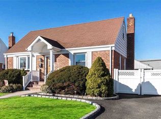 58 Combes Ave, Hicksville, NY 11801