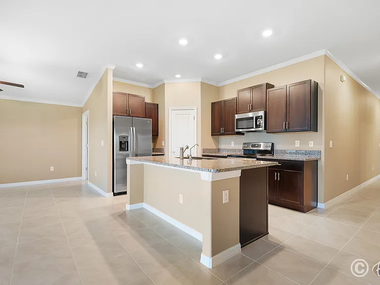 15430 Miller Creek Dr — Photo 4