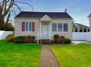 6 Glenda Dr, West Babylon, NY 11704